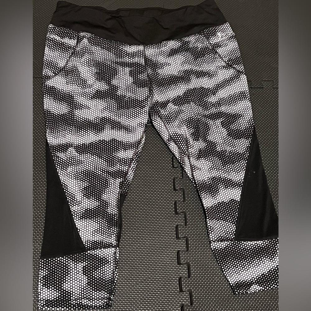 Women’s Black and White Leggings